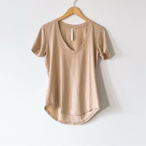 Aritzia The Group Babaton Pinware T-Shirt Tee Camille V-Neck Cotton Round Hem XS